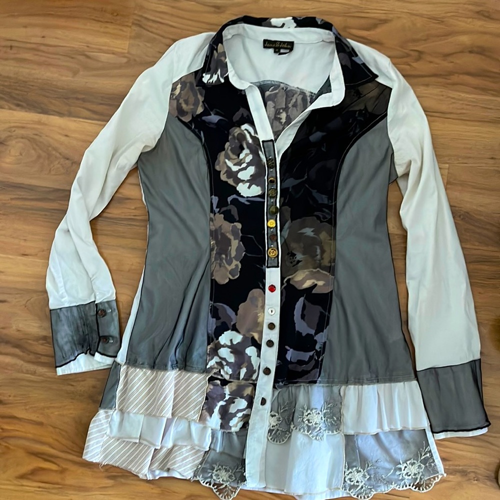 Vintage looking button up top